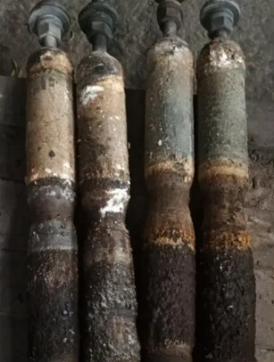 Figure 5. Erosion of the slag line of the stopper rod after reducing superheat